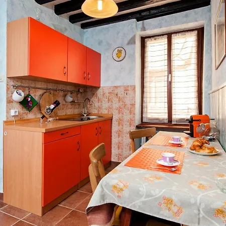 Old Town With Free Bike Included شقة