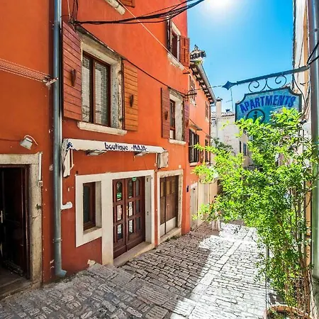 Old Town With Free Bike Included شقة