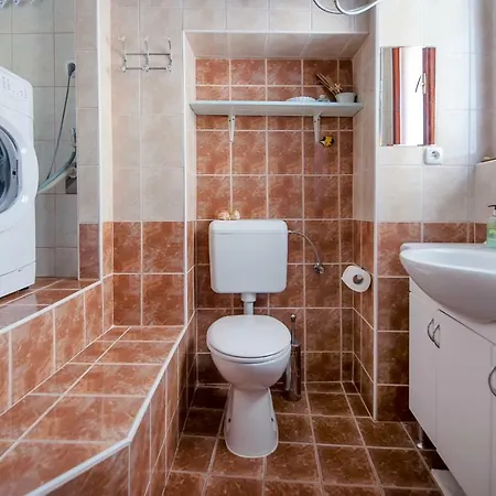 Apartment Grisia *
