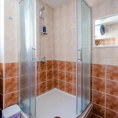 Apartment Grisia *