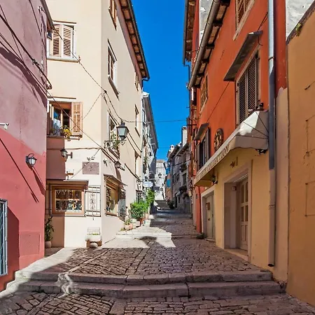Grisia Apartment *